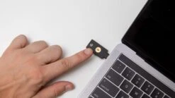 Yubico - YubiKey 5C NFC - Two Factor Authentication USB And NFC Security Key, Fits USB-C Ports And Works With Supported NFC Mobile Devices - Protect Your Online Accounts With More Than A Password -Appliantrix Cheap Store 711DtPyrRWL. AC SL1500